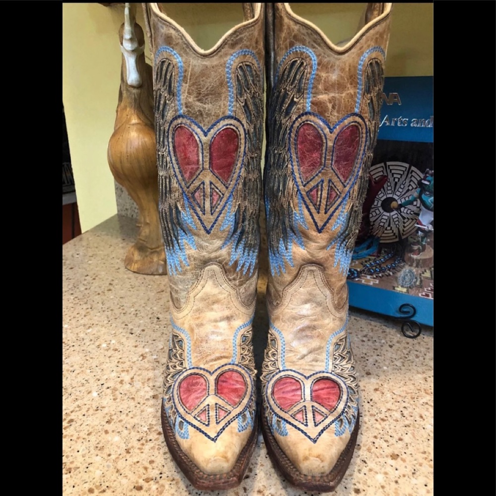 FIRM & Fair! Sz 6 Corral Boots Hearts Angel Wings